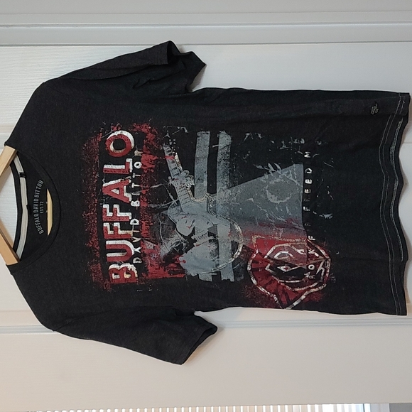 3/$40 Buffalo David Bitton men's graphic Tshirt size Large - Picture 1 of 5